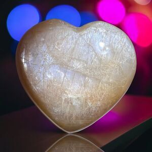 Peach Moonstone Heart Carving (14)‎